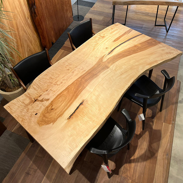 一枚板　トチ / 栃(杢)　K-GM-2210-1610　(W210cm)