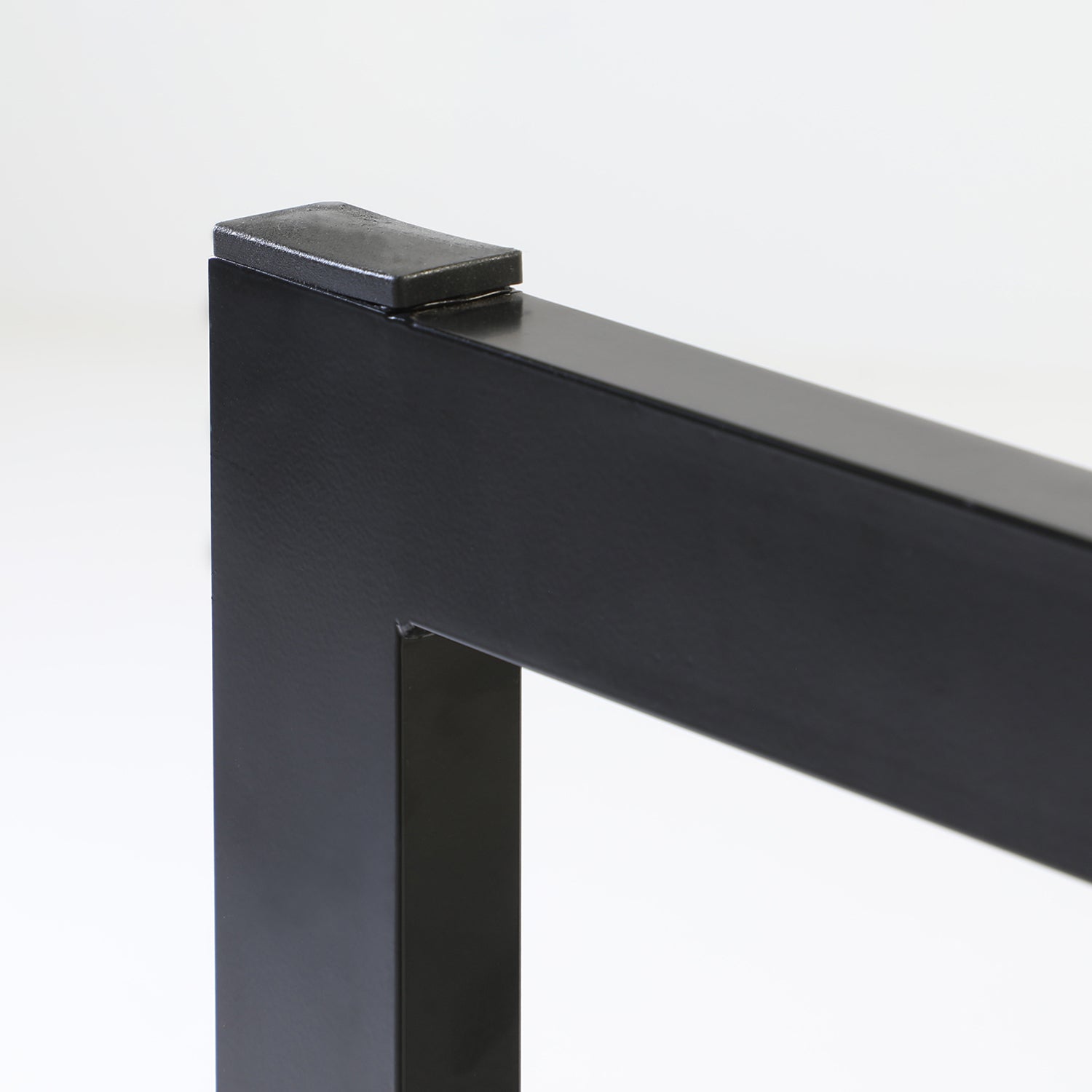 MDスチール脚（艶がある塗装）